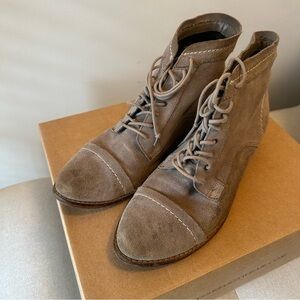 Gray Chelsea boot size 7.5 women's